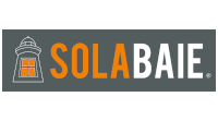 Solabaie est spécialisé dans la fabrication et l'installation de fenêtres, portes d'entrée, portes de garage, volets, stores bannes et portails. Logo Solabaie